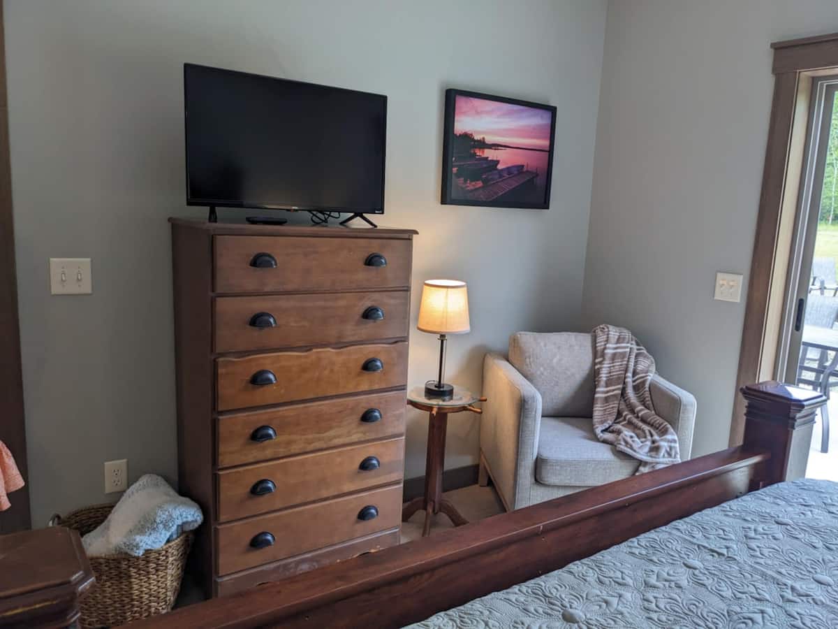 King bedroom at Northern Lights Aurora