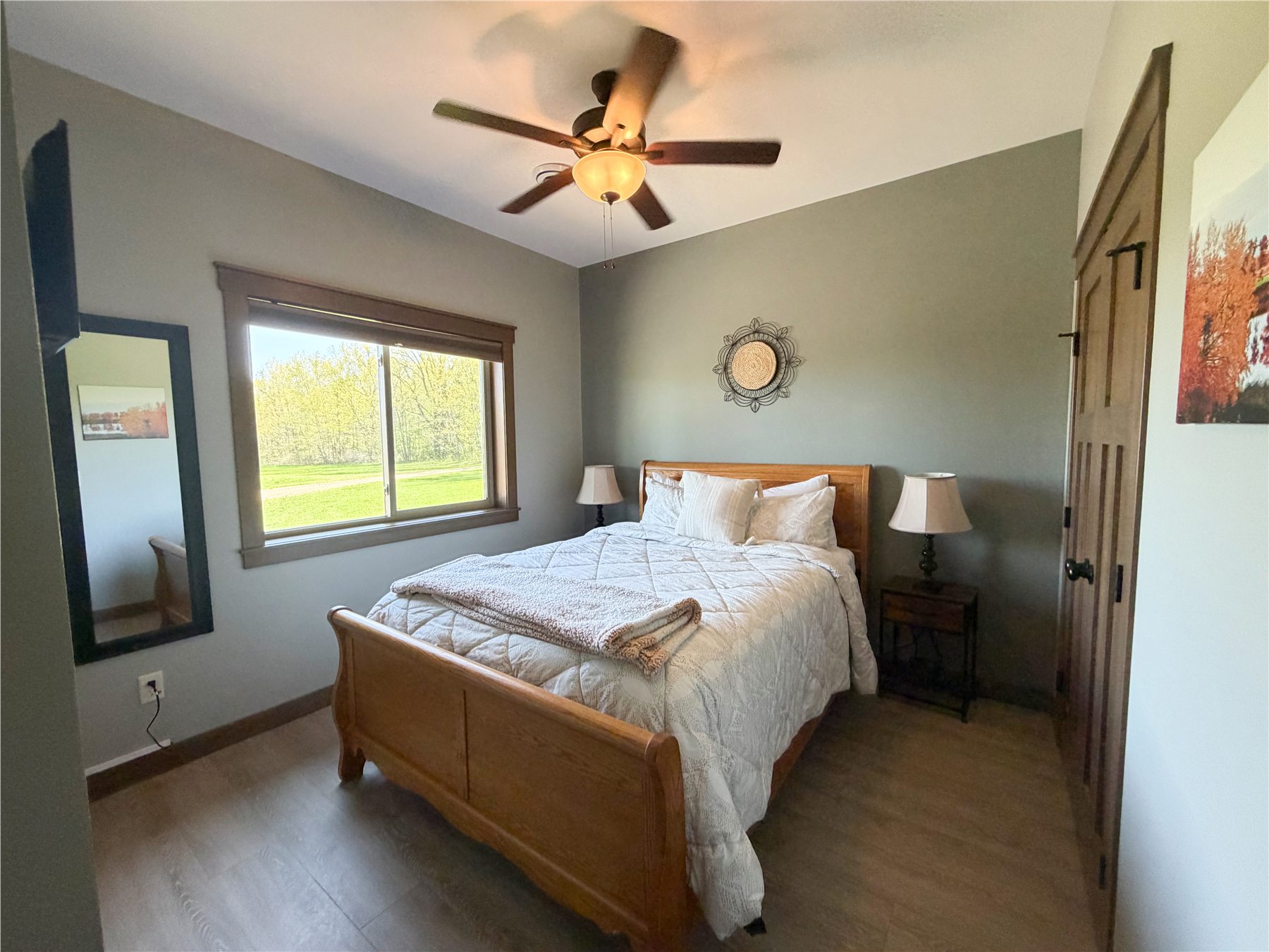 Guest bedroom with a queen bed